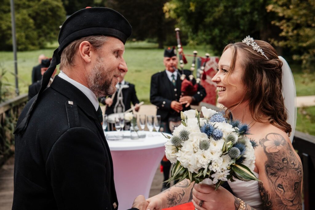 Dudelsackspieler Nils Bosshammer bei einer Hochzeit
